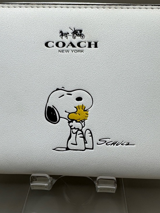 Coach x Peanuts Snoopy Accordion Zip Leather Wallet - Picture 2 of 9